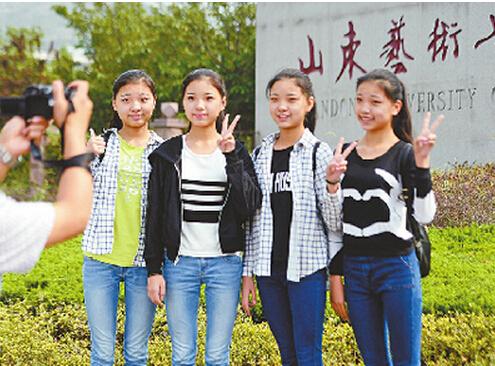 山东四胞胎女孩上大学 个个漂亮引围观