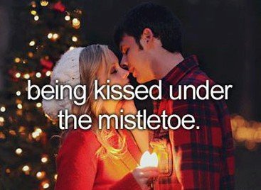 圣诞节习俗为什么人们在槲寄生下接吻