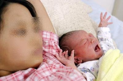 16岁女生辍学回家产子 生父疑为其语文老师(图)