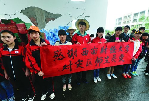 记者直击:芦山中学422名师生转战成都冲刺高考
