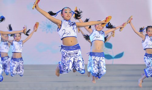 魅力校园春晚:阳光纯粹展现美丽中国 _教育_腾讯网