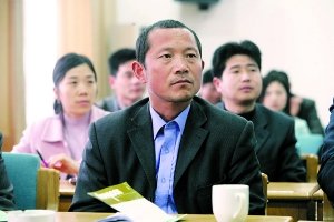 公务员试点招录农民工 高学历门槛令其沦为传