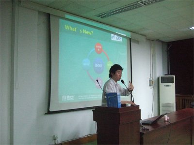 新东方名师走进南大 分享新gre技巧及留学规划