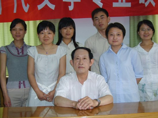 我们马上要请来河南大学的王立群教授来给大家