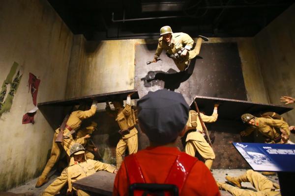 开学第一课聚焦抗战 向学生传授勿忘国耻