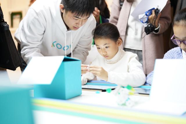 索尼发布KOOV可编程机器人 玩转 编程教育