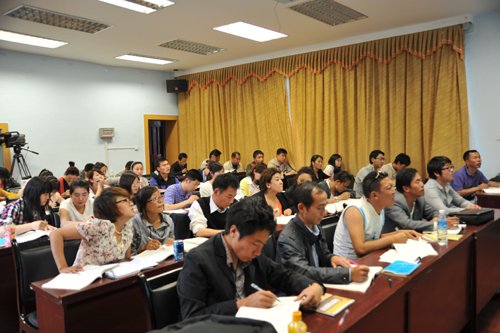 电大教育援藏网上教学志愿者开远程辅导