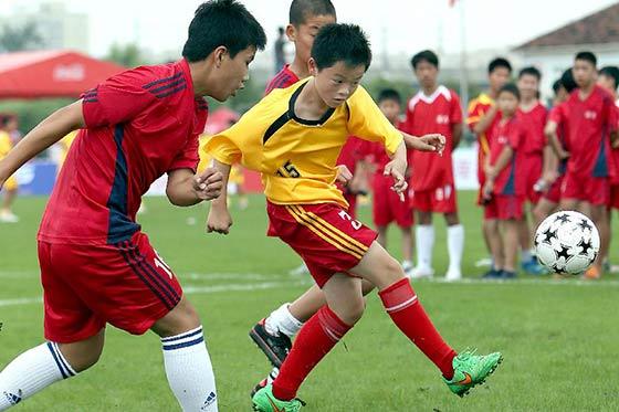 成都部分学校将免费招收足球特长生 引入外籍
