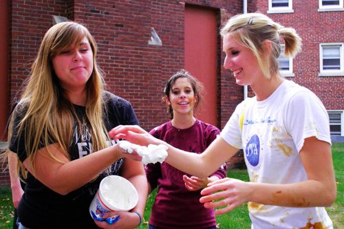 组图:美国大学的搞怪开学派对