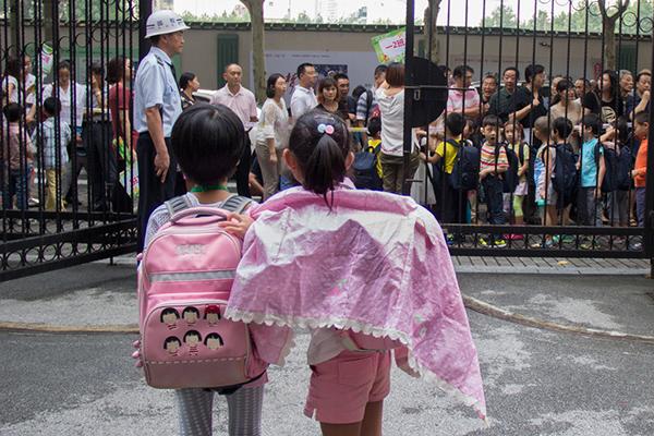 小学三点半难题:接孩子尴尬,放托管班也忧虑