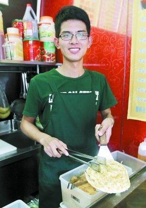 重庆90后大学生卖手抓饼 年收入250万
