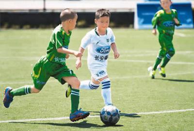 中国足球从娃娃抓起 小学三年级可组织联赛