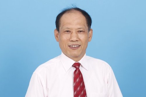 第四届中少杯中小学生作文大赛评审委员简介