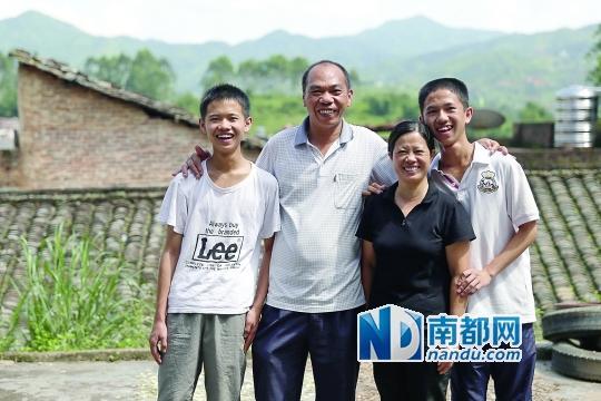 贫寒学子高考路：打工挣生活费 专业注重实用