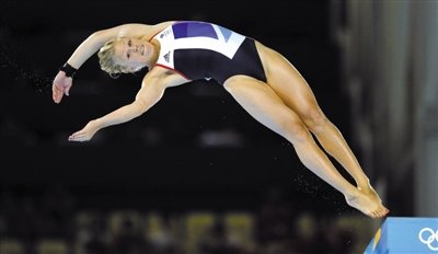 剑桥女亮相伦敦10米台 当得了博士上得了跳台 剑桥女亮相伦敦10米台 当得了博士上得了跳台