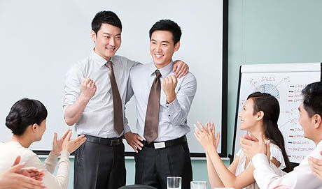 双语介绍职场菜鸟要学会的四件事