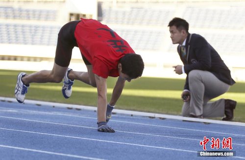 日本18岁男子创百米四肢跑世界纪录