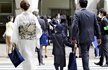 日本小学迎开学礼，55名新生全穿“阿玛尼校服”