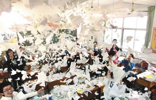 考后状态同样需调整 7成学生高考后狂欢致焦虑