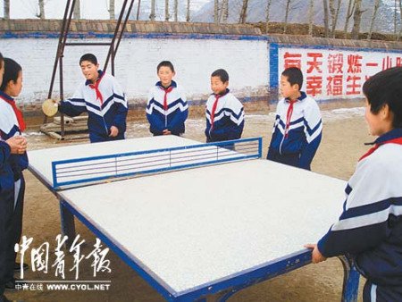 升学压力直追城市学校 山村校体育患上“城市病”