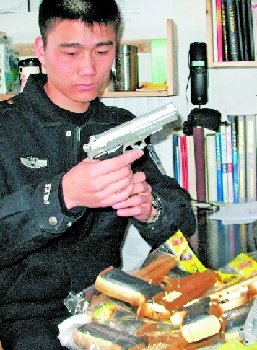 浙江黄岩警方半月收缴150支仿真枪 有的卖给了