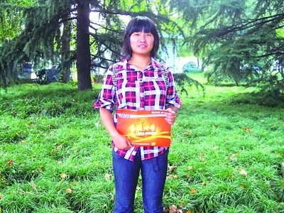 贫寒父子仨抚养“寒窑弃婴”19年 将其送进大学