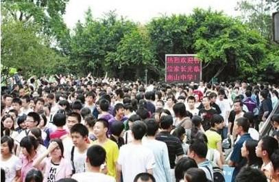 跨省跨市“挖”尖子生 教育部门是否该管管了