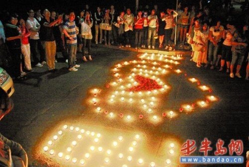 280支蜡烛摆星月童话大学男生校园求爱成功