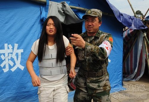 灾区女孩杨美江站起来了:重庆军医圆其高考梦