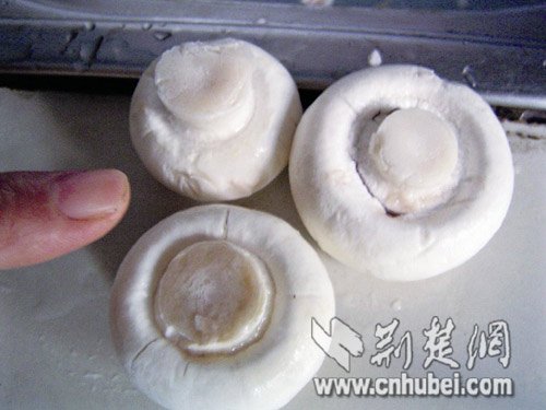 小学生曝光蘑菇污染+北京市食品安全办关注