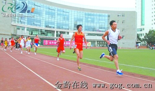 贵州:高考体育考试进行 成绩单当场签字确认