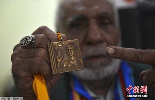 ���հ���Ӣ�������Ϊ���� ÿ�������24Ԫ