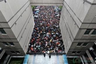 国考持续高烧 如何破解公务员围城?