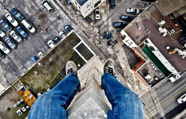 初一男生被姨妈批评了两句 从三楼跳下受伤