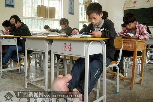 网名先天从没异常双脚穿过鞋子a网名坚强获尊女生qq的qq男孩简单图片