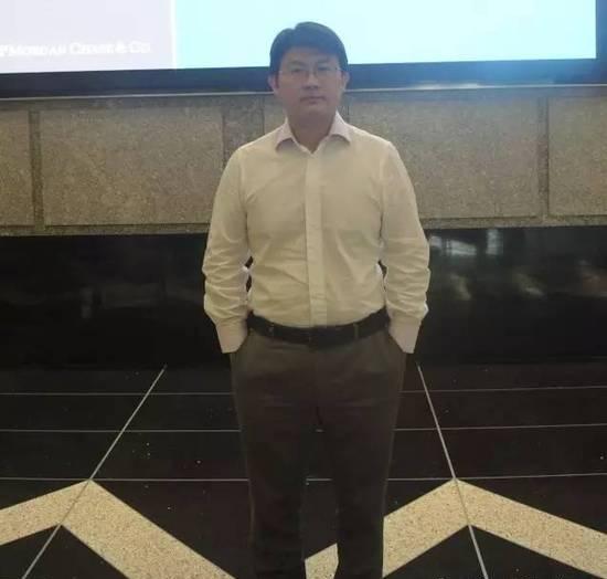 “雨伞爸爸”走红:中国式父母干涉孩子太多
