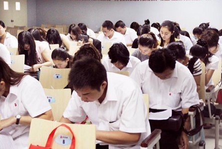 上海龙文教育九月全体教师考试纪实