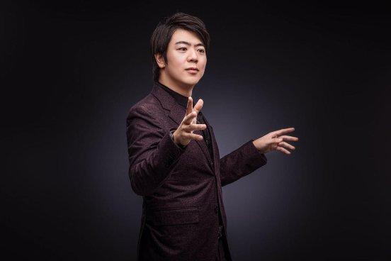 他对这场考试印象尤为深刻,因为时任院长,著名音乐家格拉夫曼让郎朗弹