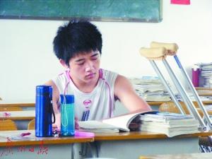 广东“无腿少年”高考502分 超出二本线100分
