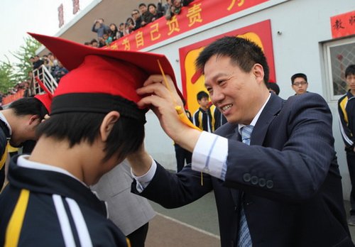 河北衡水第二中学举行第3届十八岁成人礼(组图