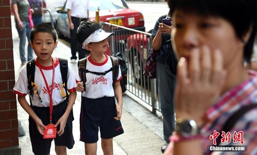 受"占中"非法集会影响 香港湾仔区小学停课数日后复课