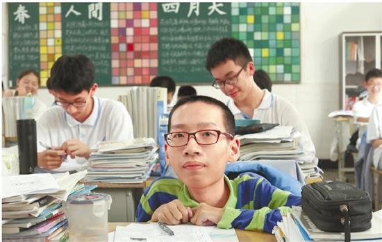 少年版霍金物理竞赛获奖:翻一页书都难