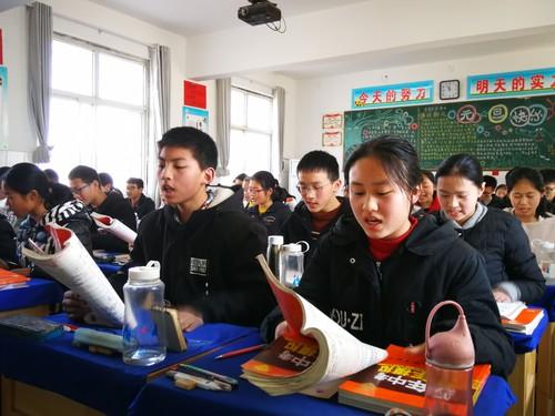 中国涉外教育集团教育扶贫纪实:为孩子们插