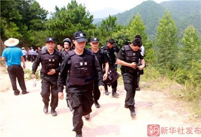 广西灵山300多名警民合力围捕砍杀小学生嫌犯