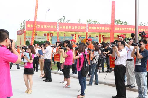 安徽电视台新闻第一线聚焦新东方杯大赛