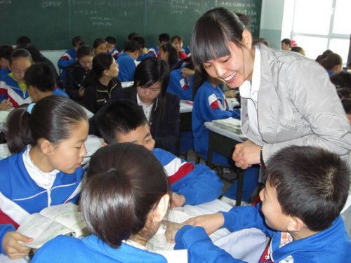 2012年全国教书育人楷模张丽莉:诠释了师魂的