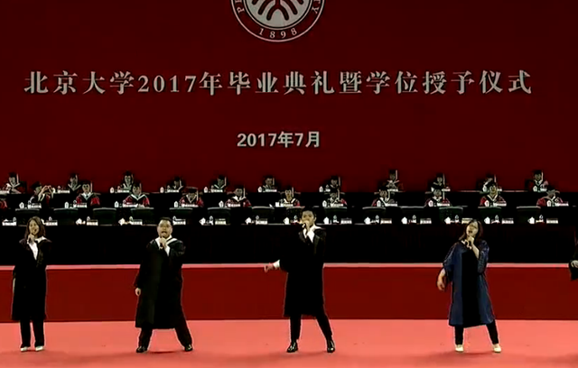 毕业典礼视频还是北大的火,这样的阿卡贝拉清唱你肯定没听过!_教育_腾讯网