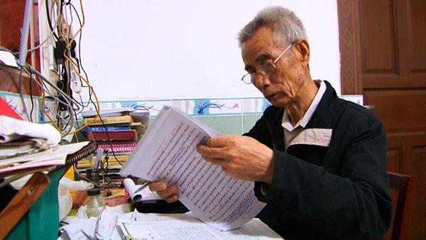 教师申诉40年仍相信法律 被强奸女生翻供