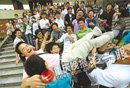 离别谢师安排多 考后放松千万别放纵(图)