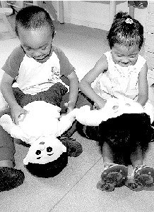 幼儿园开性教育课女孩不让陌生成年男性触摸_